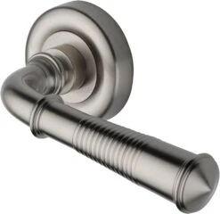 Colonial Reeded Lever Handle On Round Rose - Satin Nickel