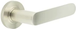 Flat Front Pattern Lever Handles With Knurled Round Rose - Suitable For Use With FD30 / FD60 Fire Doors - Satin Nickel