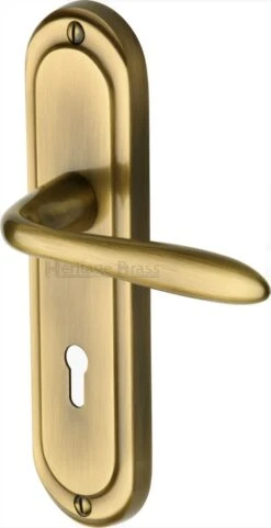 Henley Lever Door Handles On A Backplate - Antique Brass (Gloss Lacquered)