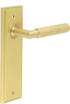 Knurled Pattern Lever Handle On A Large Rectangular Backplate - Satin Brass (Lacquered)