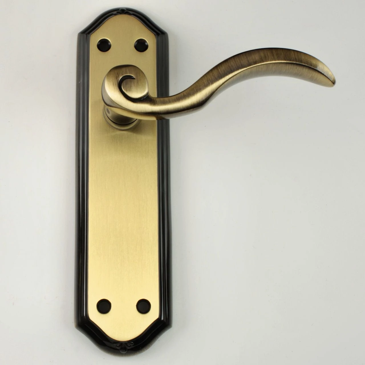 Wentworth Traditional Door Handles - Antique Brass (Lacquered) - Image 2