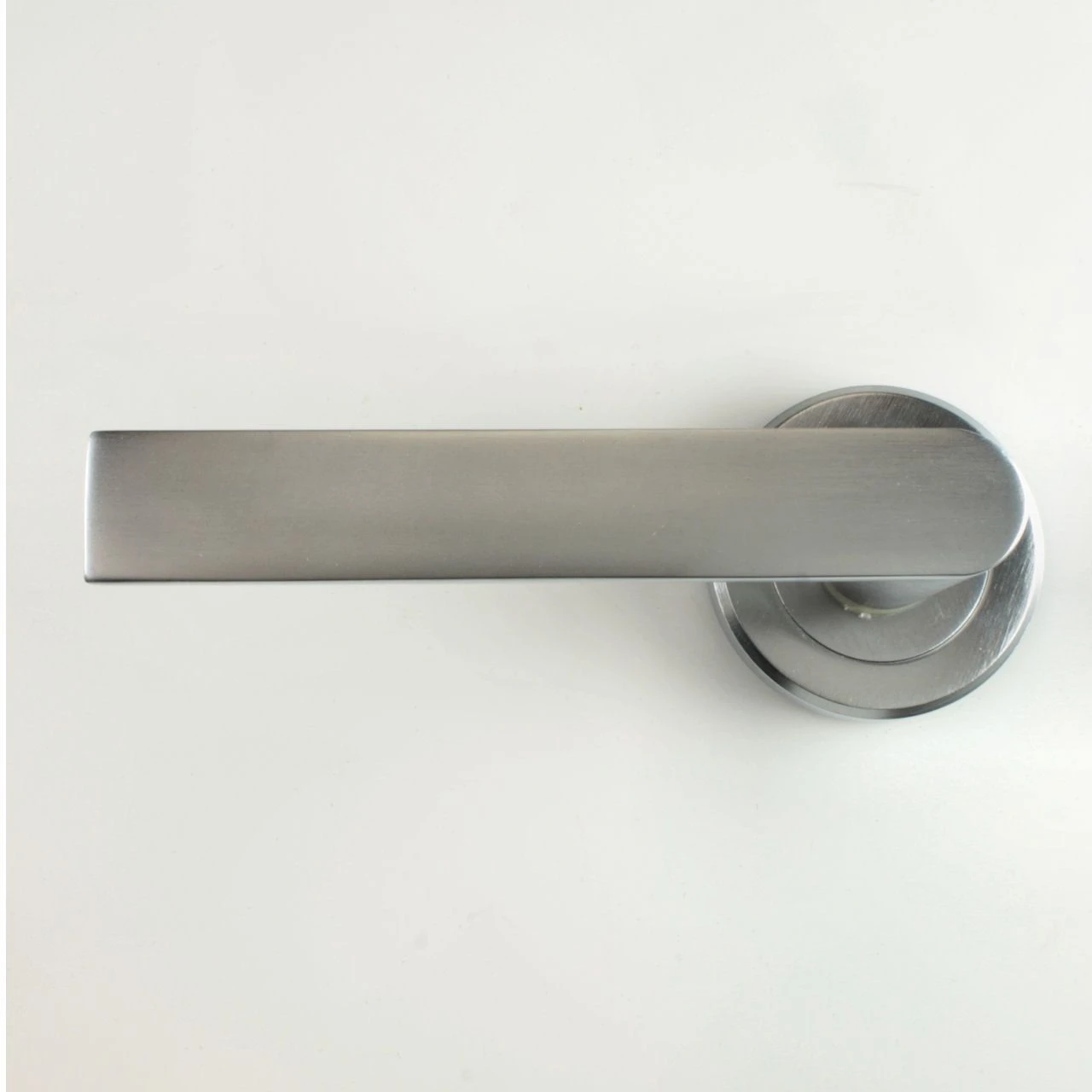 Edge Lever - Round Rose Door Handles - Satin Chrome - Suitable For Use With FD30 / FD60 Fire Doors