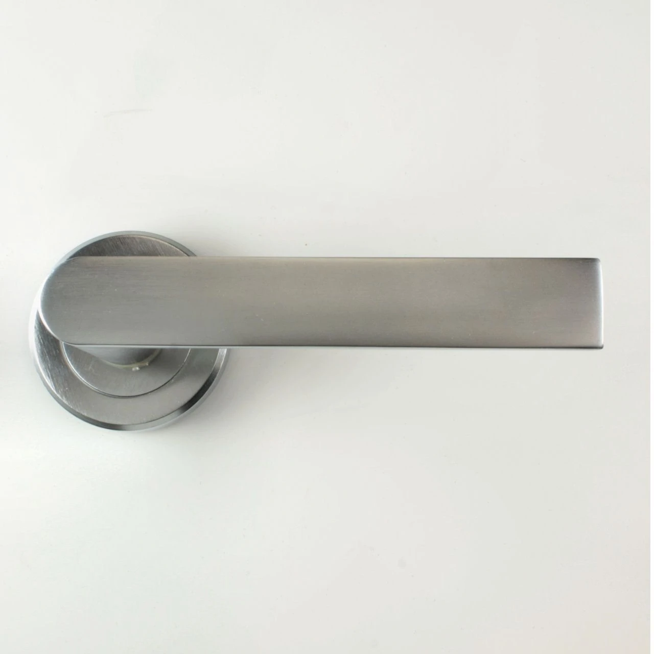 Edge Lever - Round Rose Door Handles - Satin Chrome - Suitable For Use With FD30 / FD60 Fire Doors - Image 5
