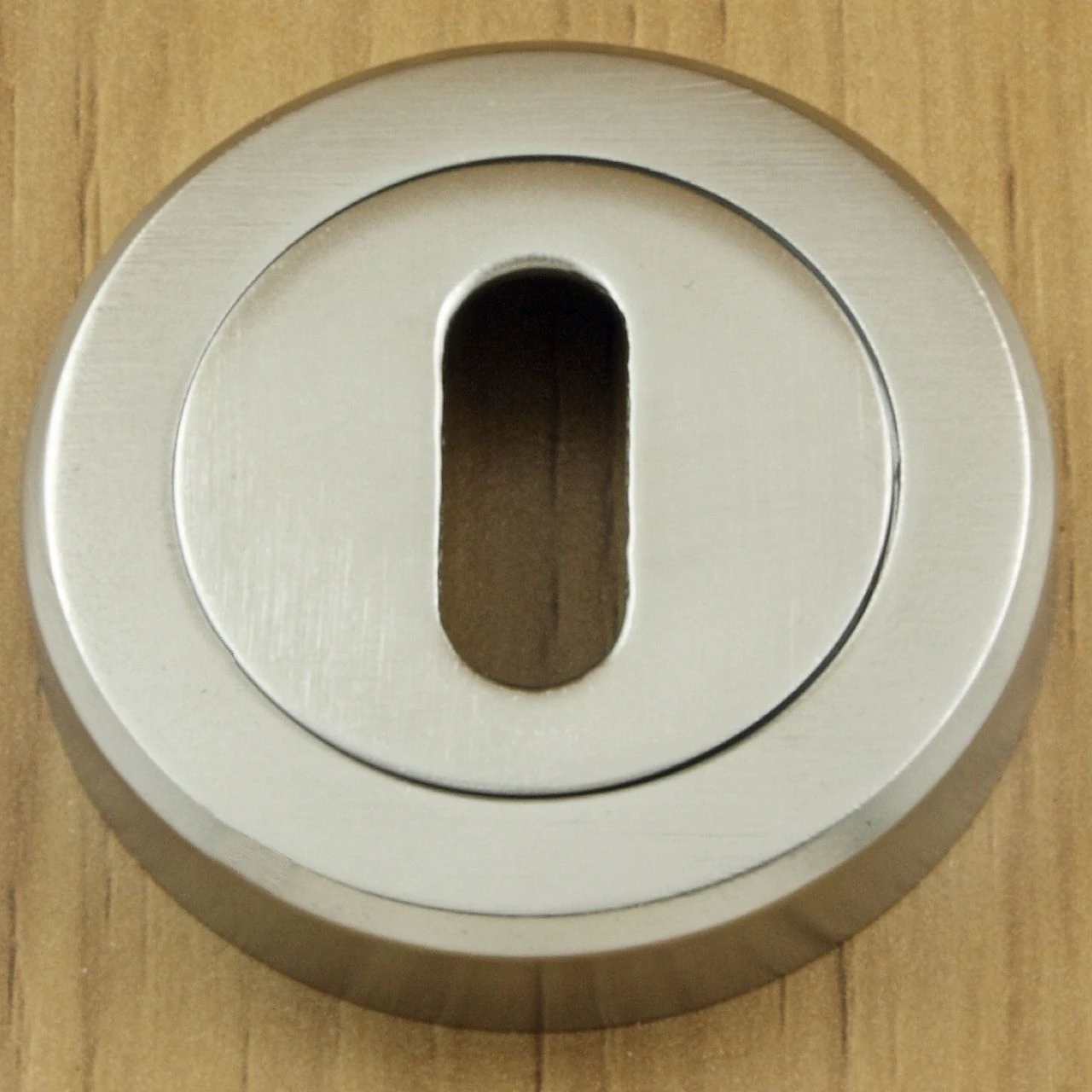 Edge Lever - Round Rose Door Handles - Satin Chrome - Suitable For Use With FD30 / FD60 Fire Doors - Image 4