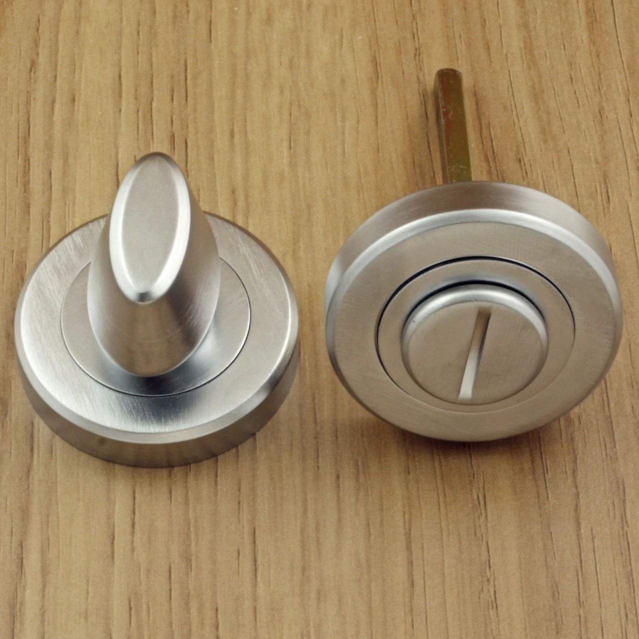Edge Lever - Round Rose Door Handles - Satin Chrome - Suitable For Use With FD30 / FD60 Fire Doors - Image 2