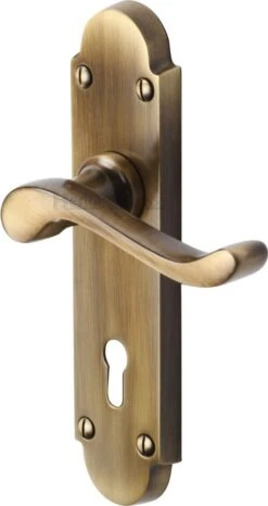 Savoy Lever Door Handles On A Backplate - Antique Brass (Gloss Lacquered)