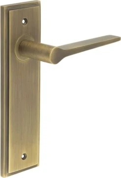 Tappered Pattern Lever Handle On A Large Rectangular Backplate - Antique Brass (Lacquered)