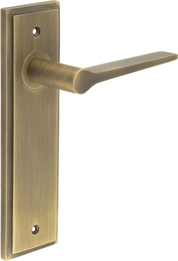 Tappered Pattern Lever Handle On A Large Rectangular Backplate - Antique Brass (Lacquered)