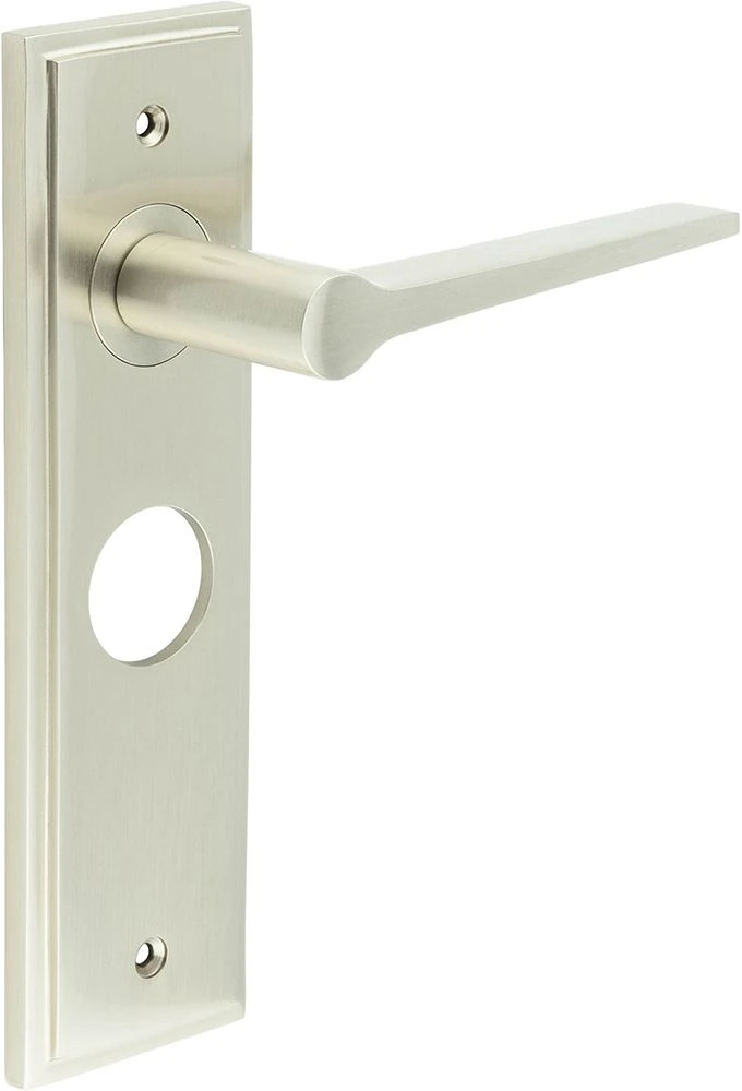 Tappered Pattern Lever Handle On A Large Rectangular Backplate - Satin Nickel - Image 4