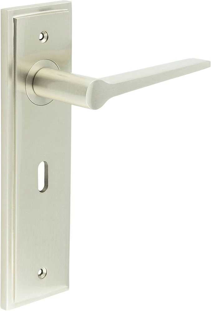 Tappered Pattern Lever Handle On A Large Rectangular Backplate - Satin Nickel - Image 2