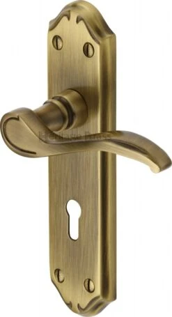 Verona Lever Door Handles On A Backplate - Antique Brass (Gloss Lacquered)