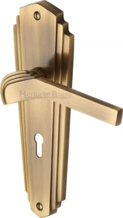 Waldorf Lever Door Handles On A Backplate - Antique Brass (Gloss Lacquered)