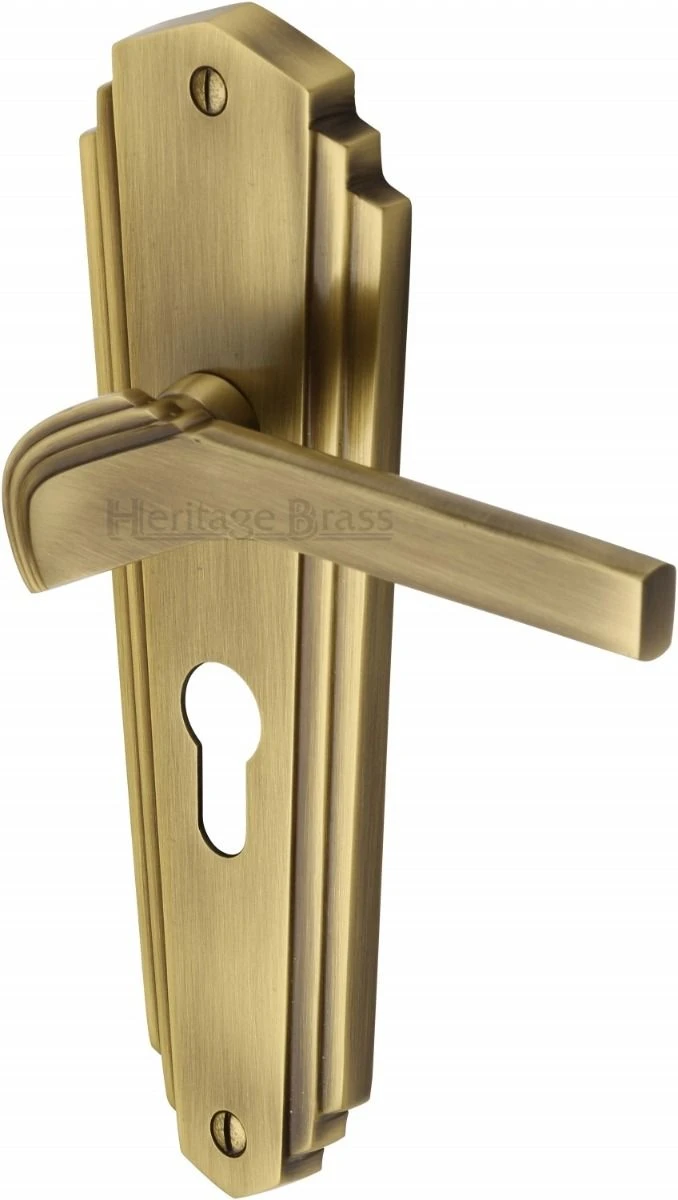 Waldorf Lever Door Handles On A Backplate - Antique Brass (Gloss Lacquered) - Image 4